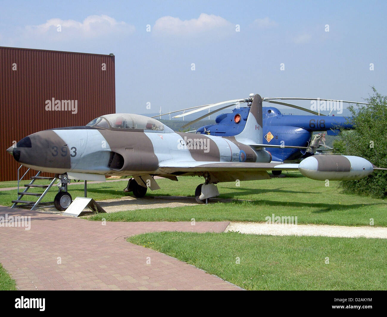 Il CL-30 Silver Star 393 è un aereo militare noto per la sua versatilità e le sue prestazioni in vari ruoli. È utilizzato principalmente per missioni di addestramento e ricognizione e ha un design robusto adatto per operazioni tattiche. Foto Stock