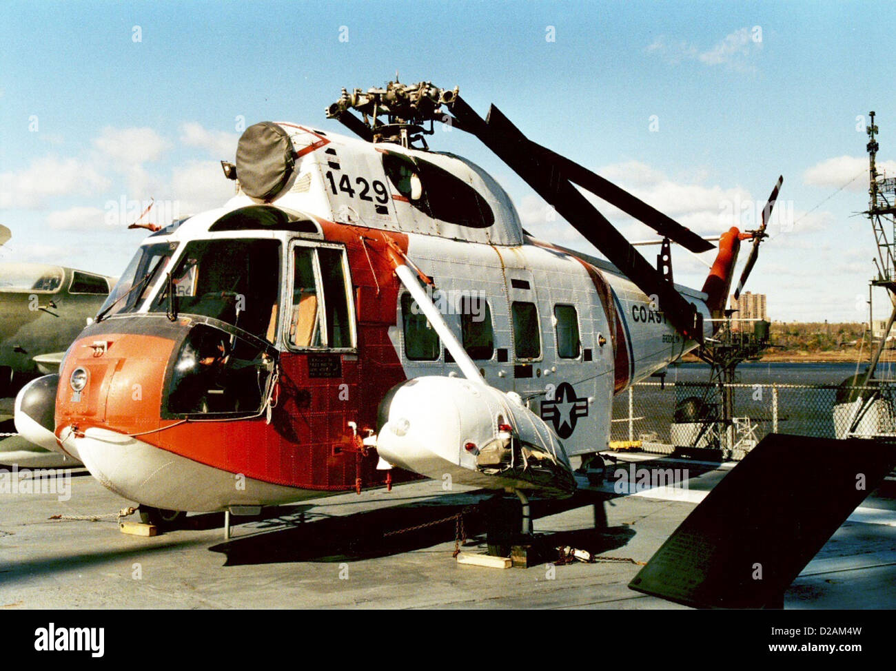 Sikorsky HH-52 Seaguard elicottero sulla USS Intrepid Foto Stock