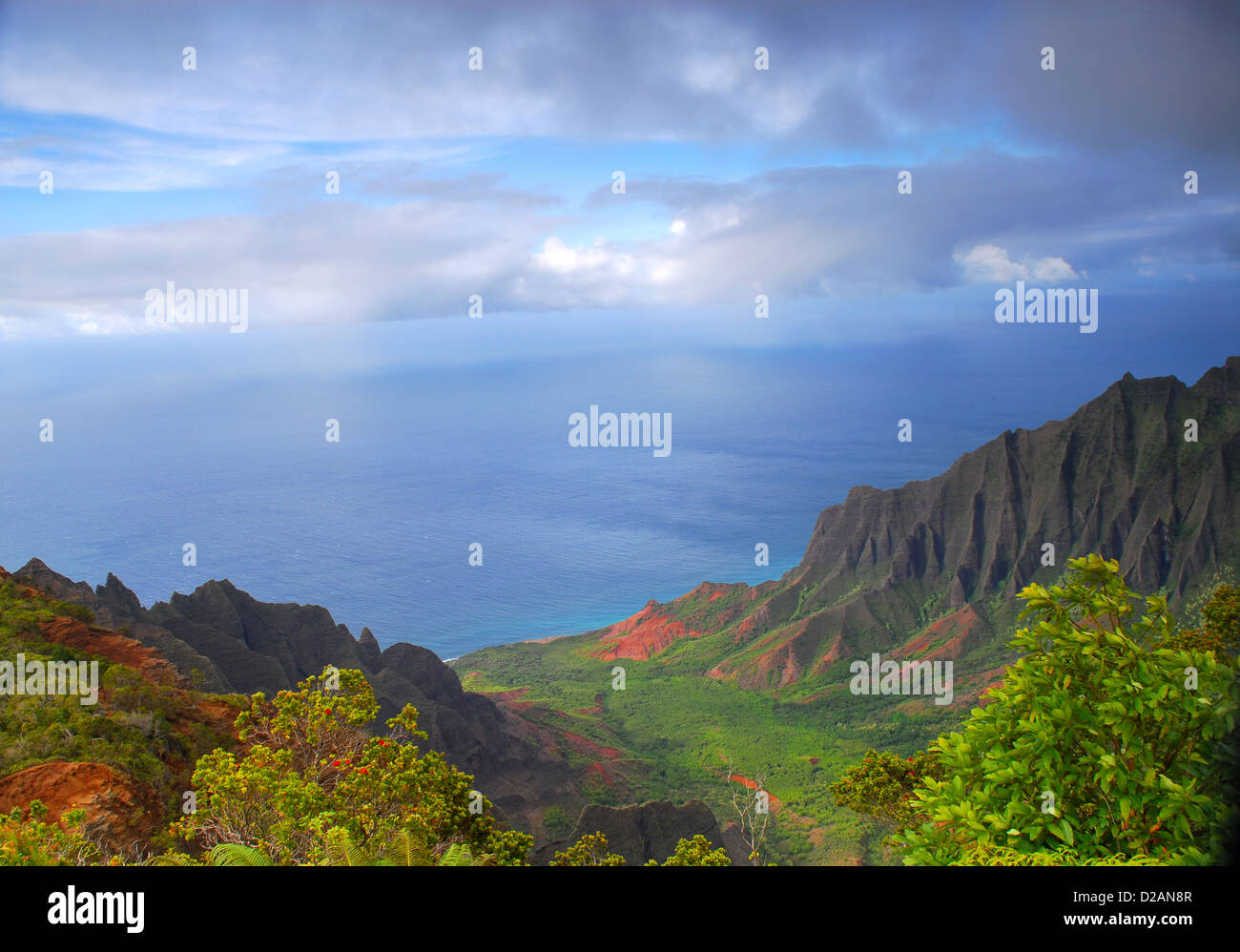 Drammatica Napali valle lungo la costa di Kauai, Hawaii Foto Stock