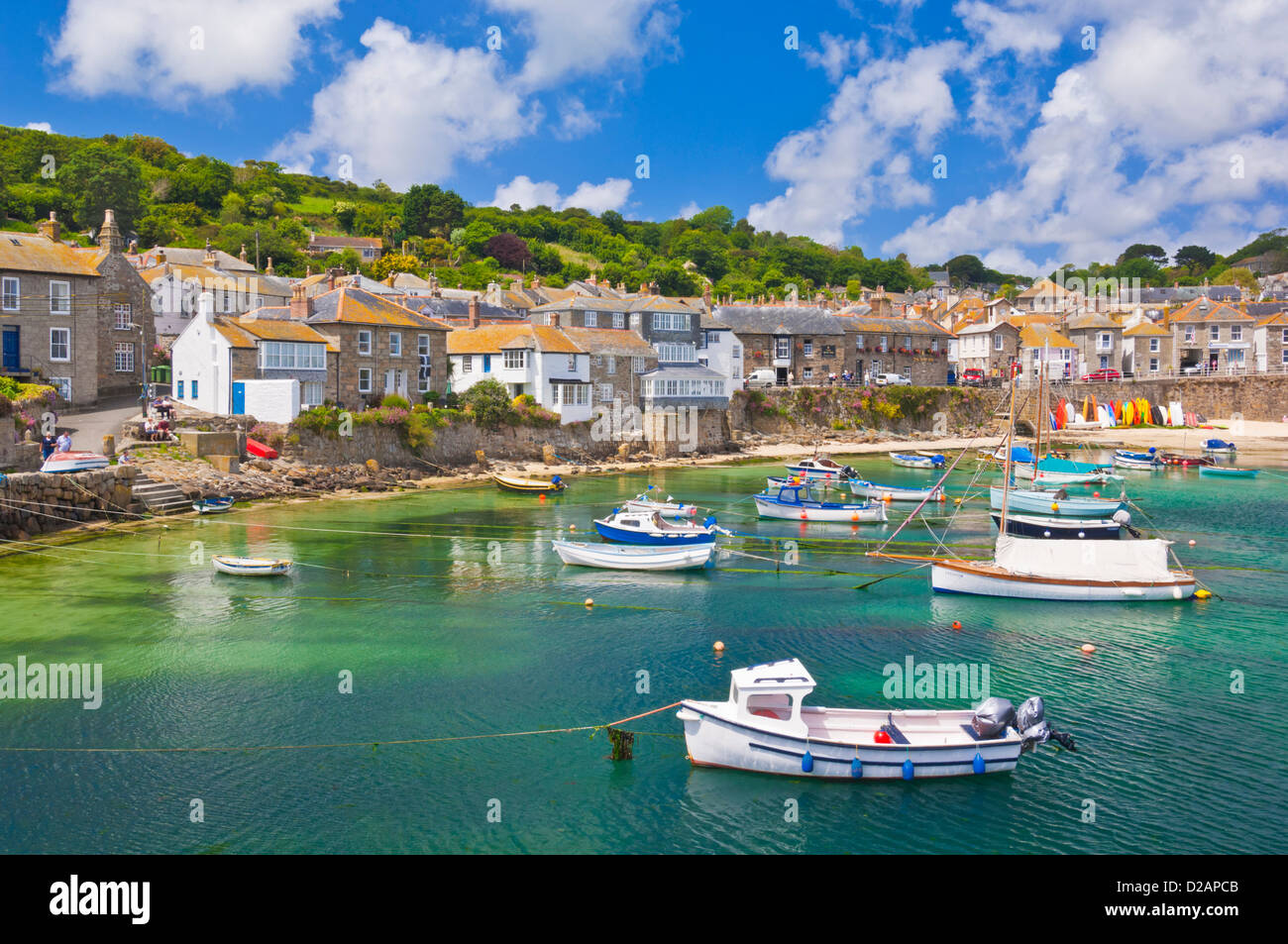 Mousehole Cornwall piccole barche da pesca nel porto di Mousehole Cornwall Inghilterra GB UK Europe Foto Stock