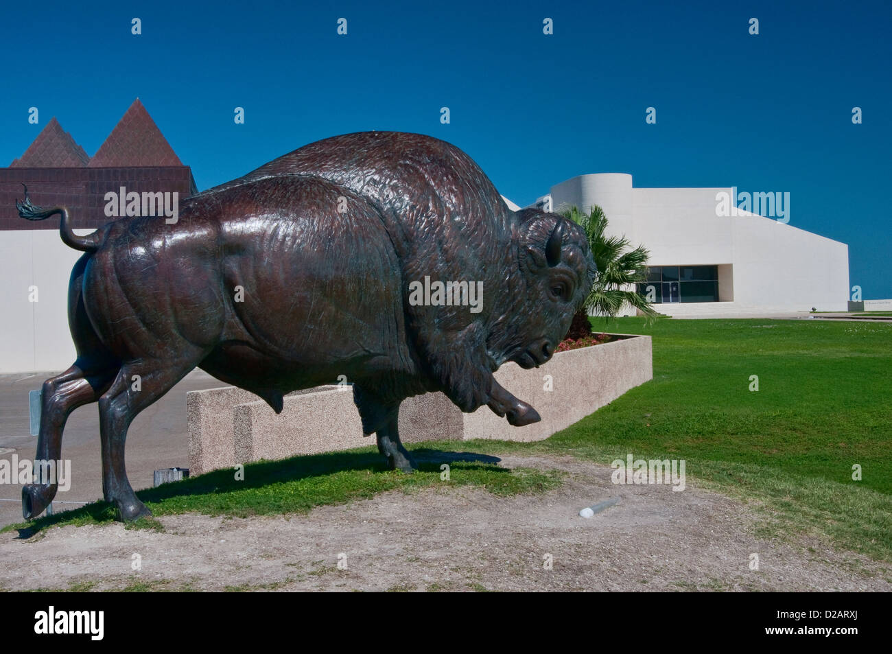 Esecuzione di bisonti, scultura in bronzo di kent ulberg, museo d'arte del Texas del sud, Corpus Christi, costa del golfo, texas, Stati Uniti d'America Foto Stock