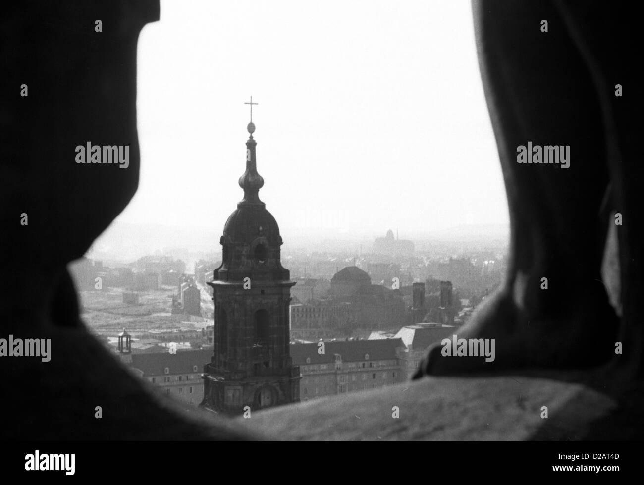 A Dresda, gdr, vista sulla torre della chiesa della Croce Foto Stock