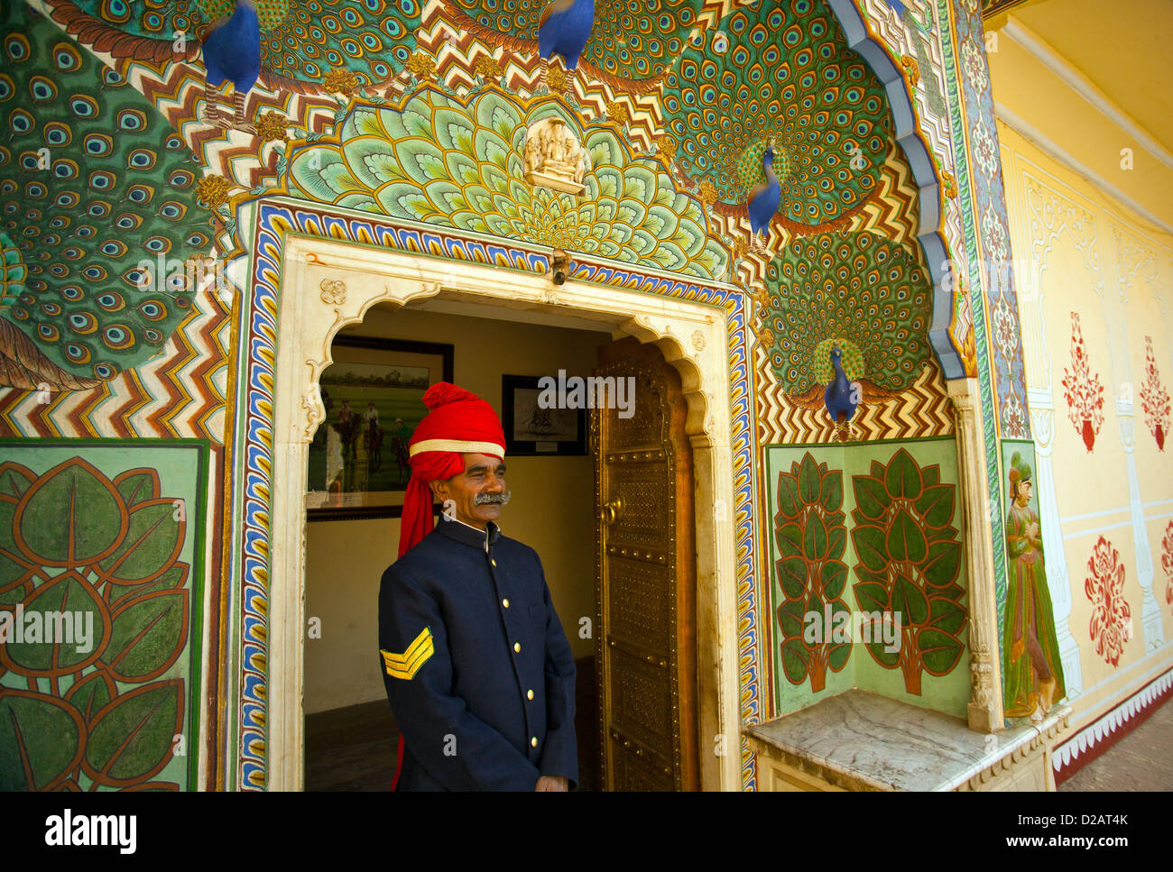 PEACOCK cancello uno di più porte decorate entro il Maharaja PALACE MOTIVI Jaipur India Rajasthan Foto Stock