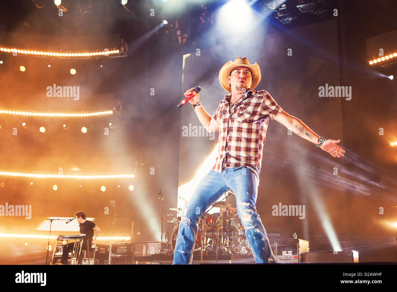 Paese stella Jason Aldean esegue al 2012 CMA Music Festival di Nashville, TN Foto Stock