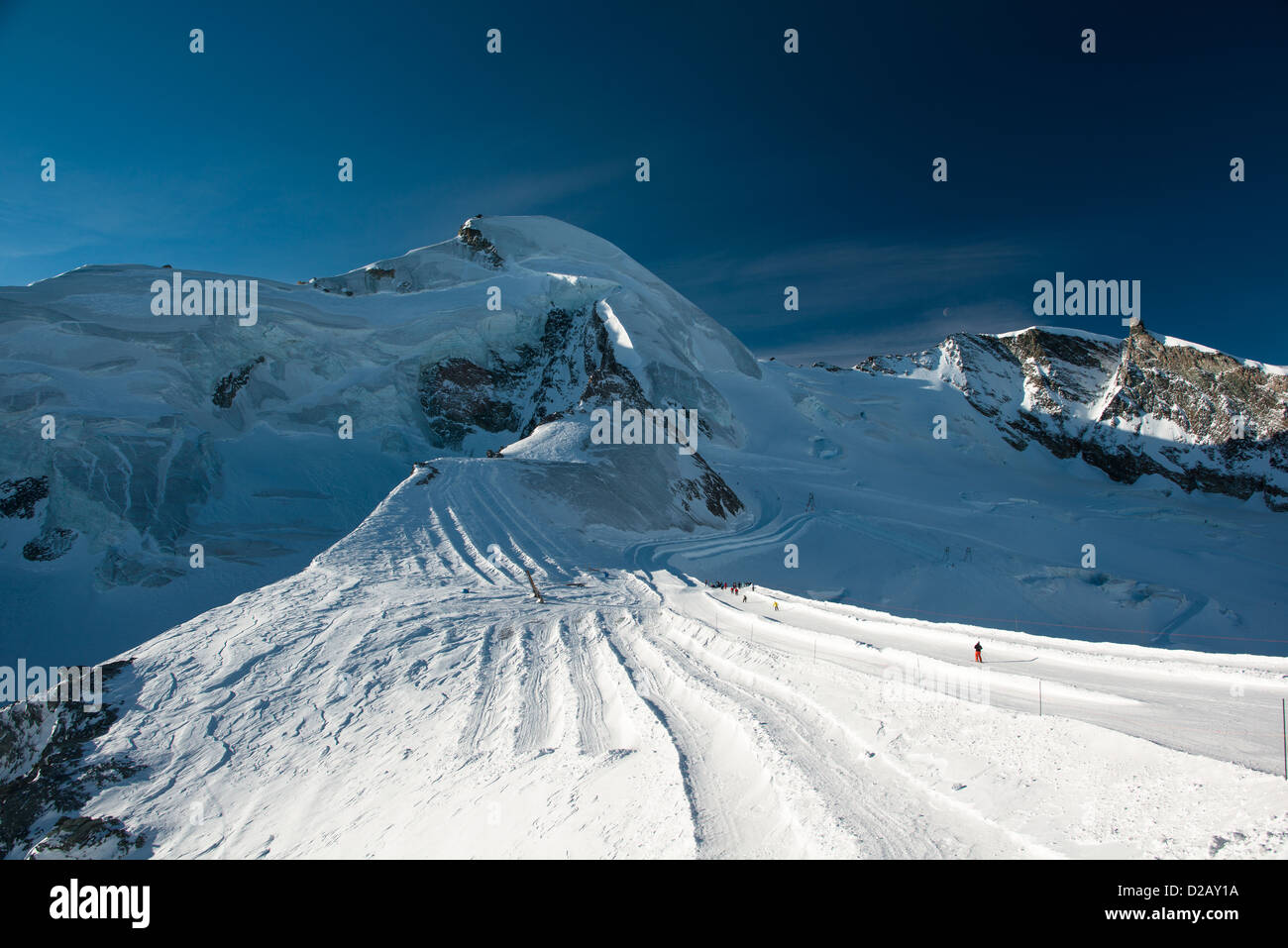 Allalinhorn picco di montagna, vista da Mittelallalin, Saas fee, Vallese, Svizzera Foto Stock