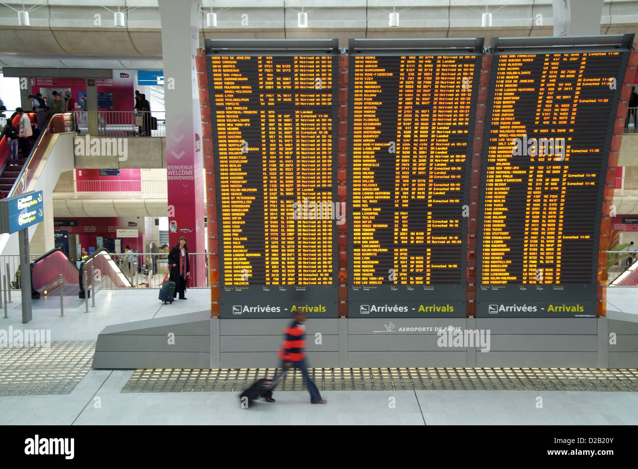 Parigi, Francia, display con i tempi di arrivo sul Charles de Gaulle Airport Foto Stock