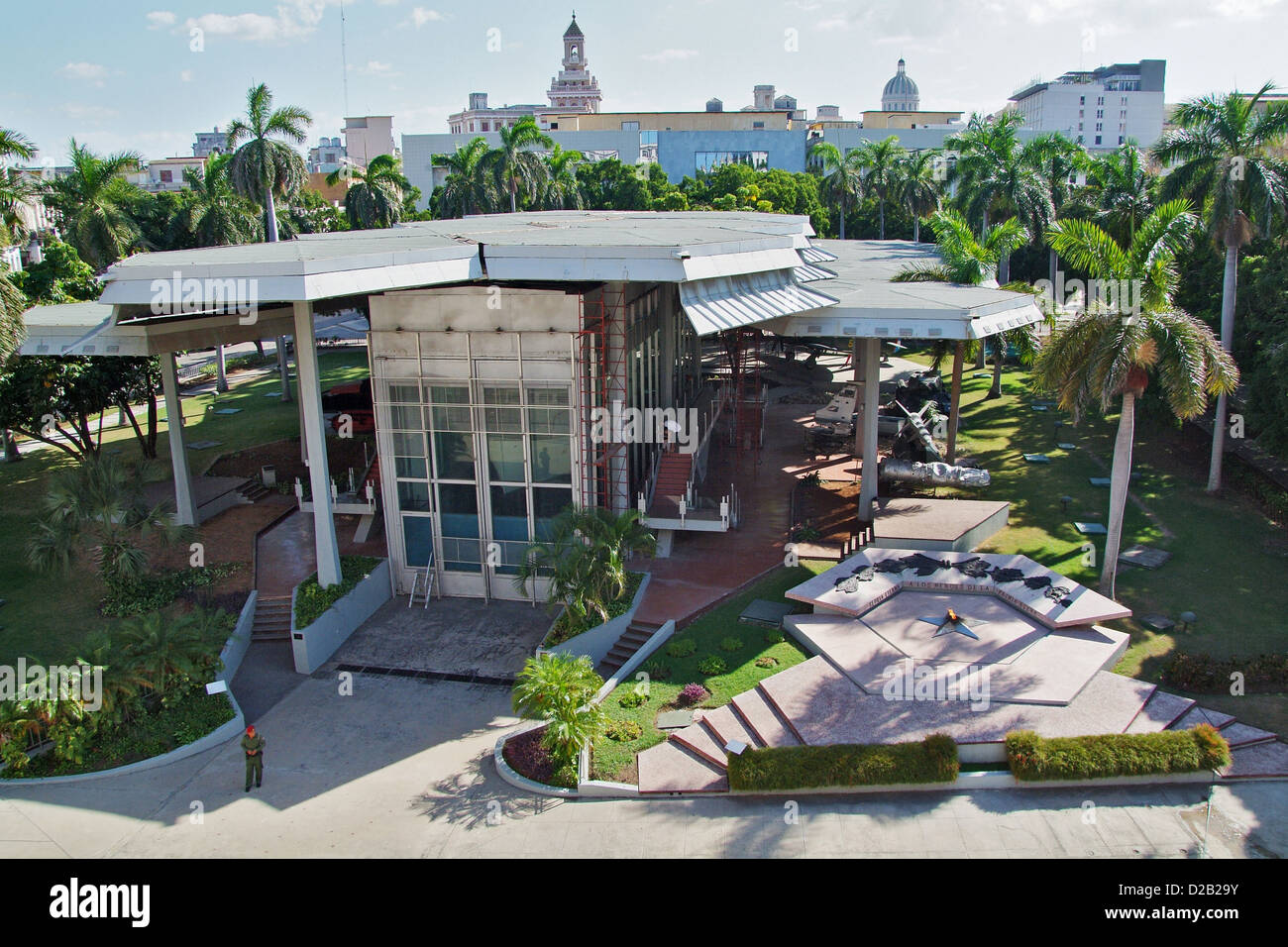 L'Avana, Cuba, la hall di vetro nel giardino del Museo de la Revolucion Foto Stock