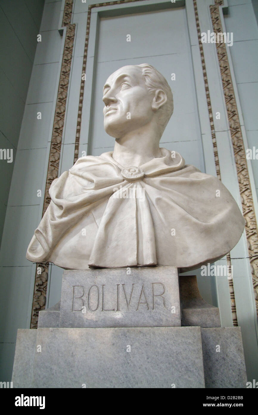 L'Avana, Cuba, Unabhaengigkeitskaempfers busto di Simon Bolivar nel Museo de la Revolucion Foto Stock