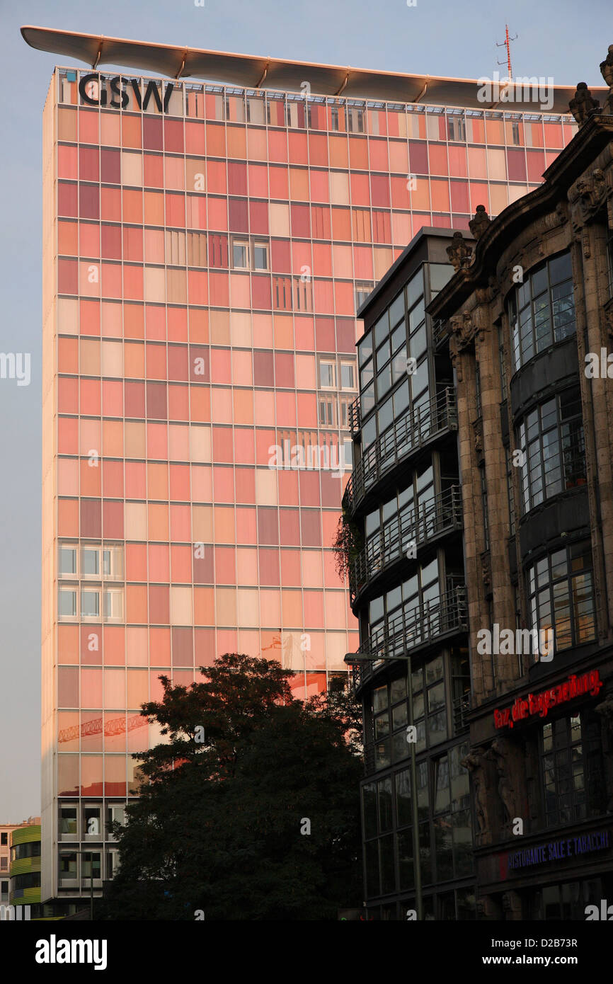 Berlino, Germania, GSW building a Berlino-Kreuzberg inoltre il taz-edifici Foto Stock