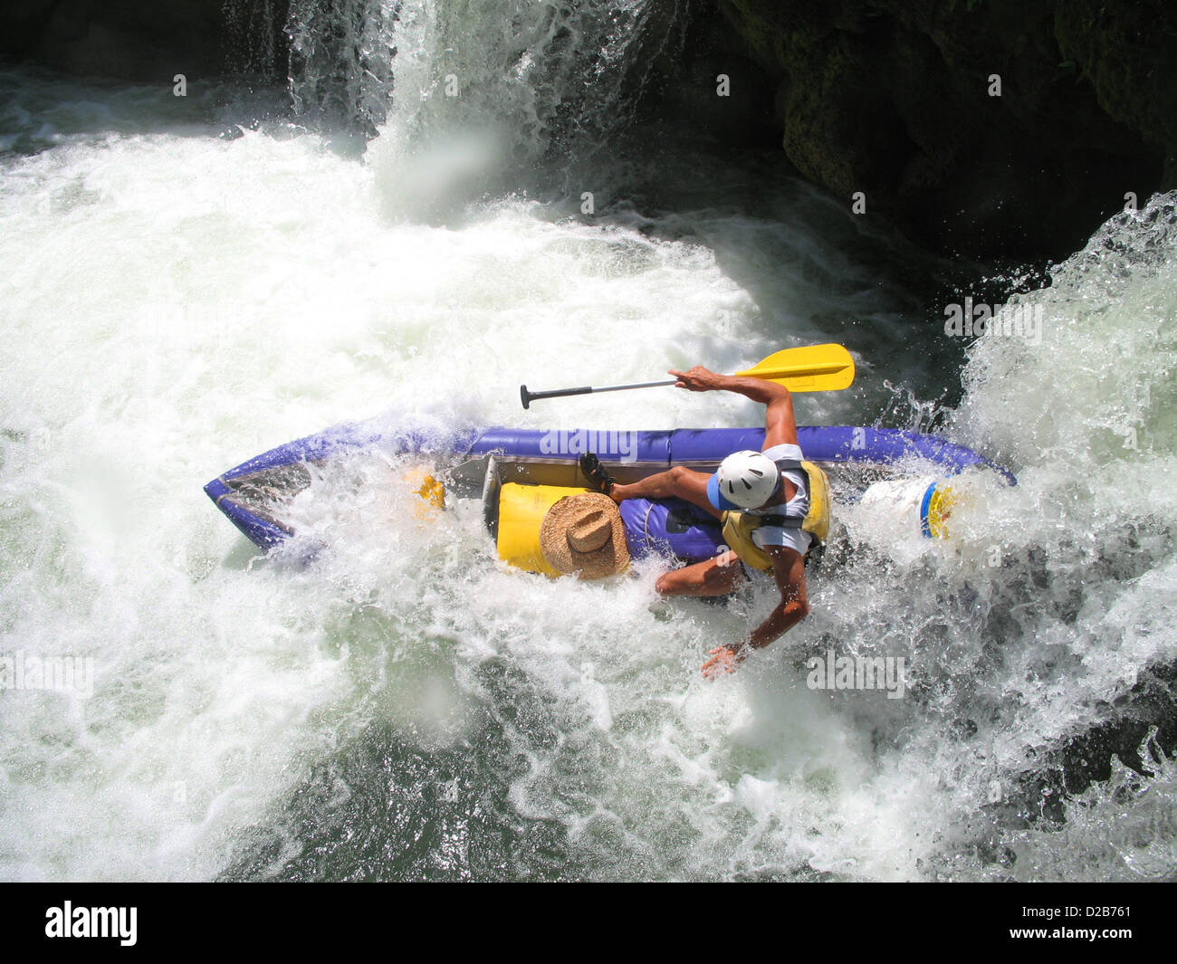 Fondo della cascata sul fiume Moho in Belize. Il kayak Moho fiume in Belize Foto Stock