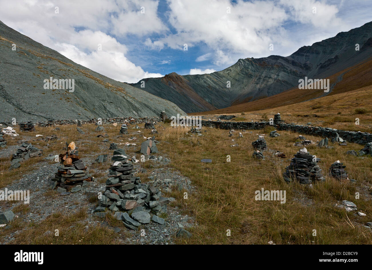 Cumuli di pietre a montagne di Altai, Russia Foto Stock
