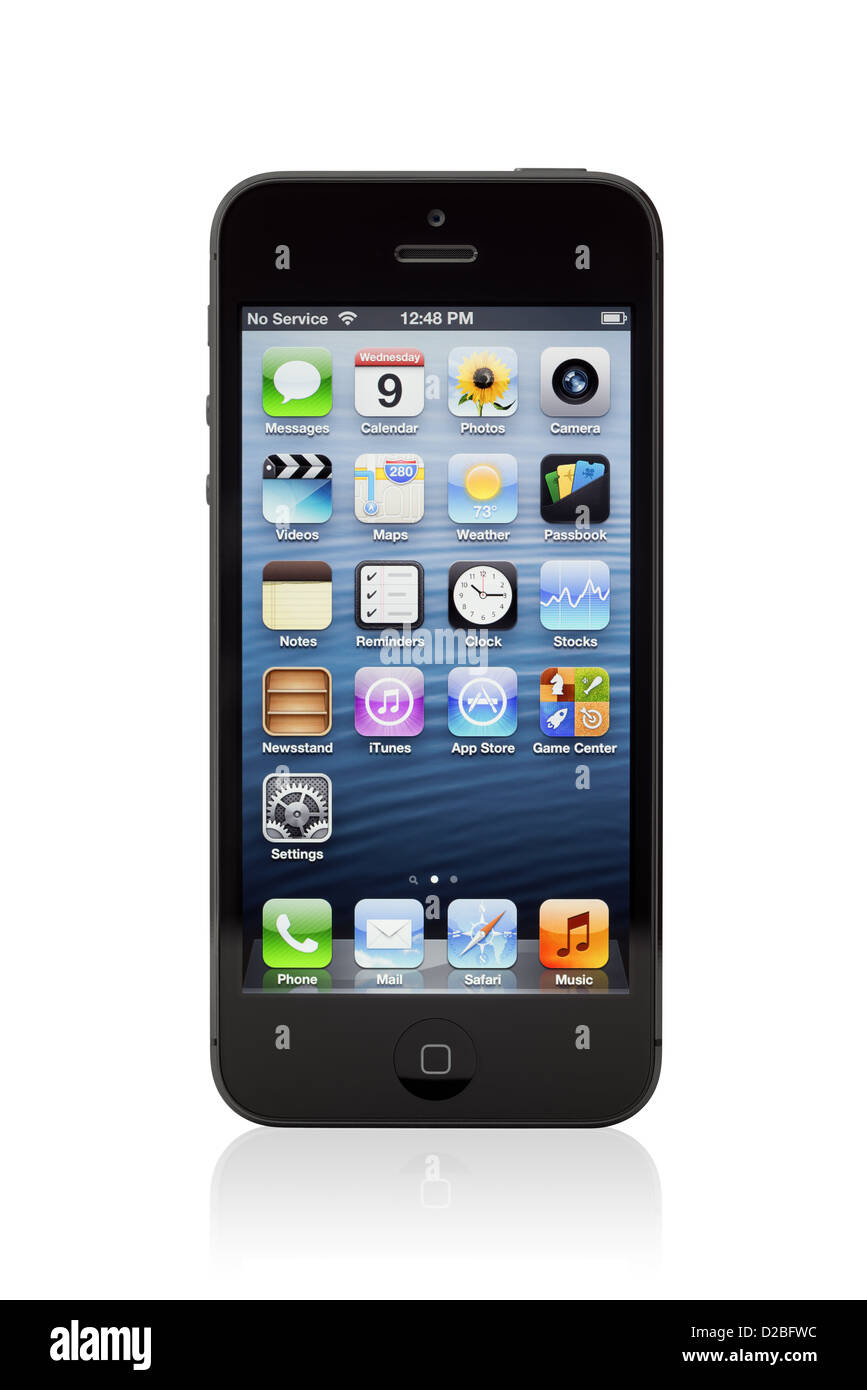 Il nuovo nero per Apple iPhone 5 con homepage sullo schermo, isolato su bianco. Foto Stock