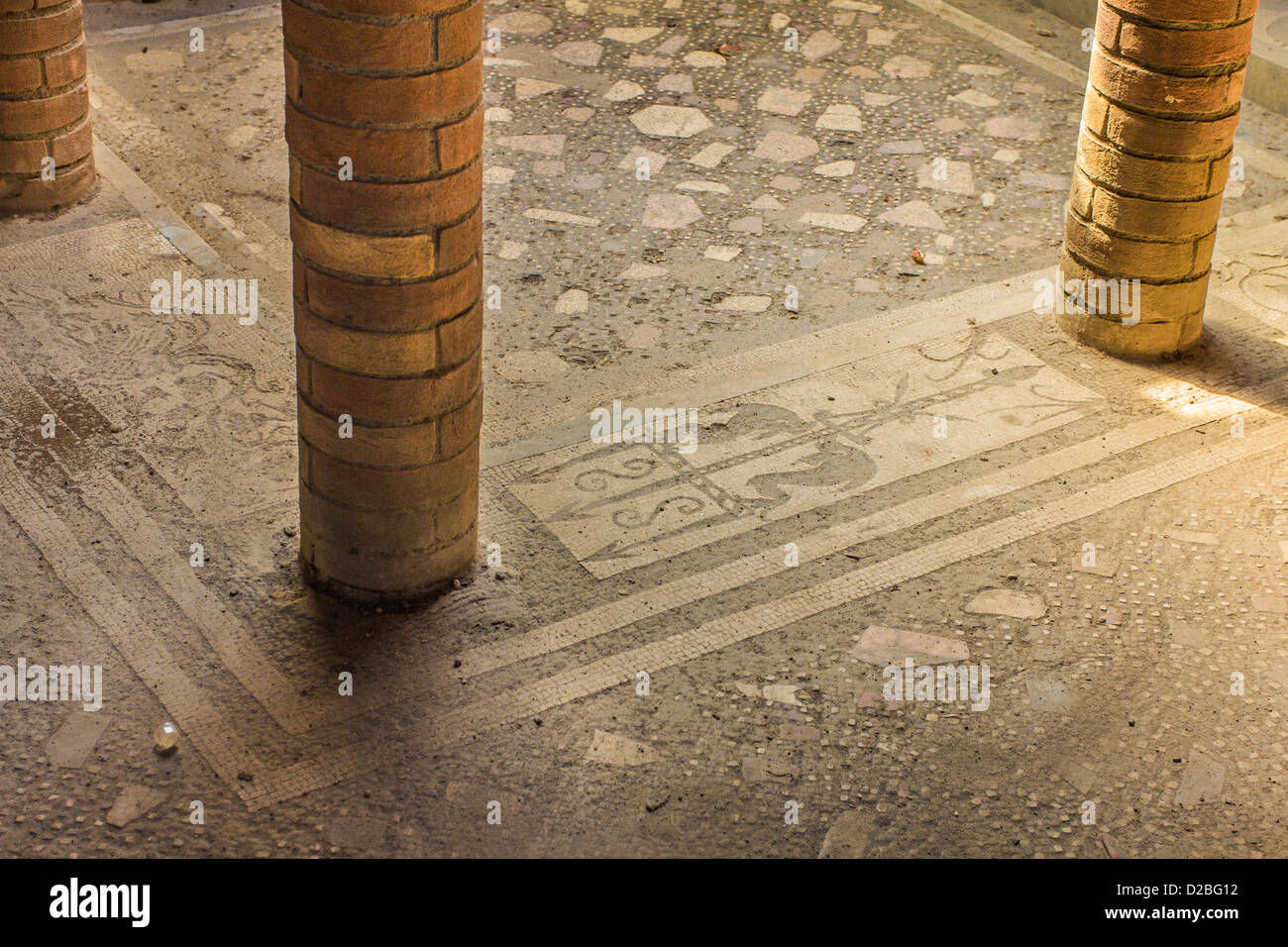 Pompei cortile pavimento di piastrelle a mosaico pilastri Foto Stock