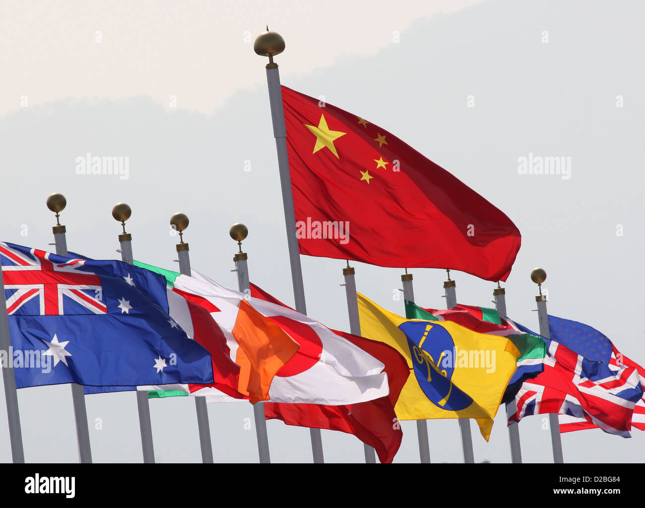 Hong Kong, Cina, bandiere nazionali dei vari paesi al vento, i cinesi di tutto Foto Stock