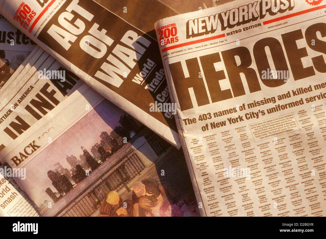 La città di New York, 9/11/2001. Titoli di giornale seguenti World Trade Center Attack Foto Stock La città di New York, 9/11/2001. Titoli di giornale seguenti World Trade Center Attack Foto Stock