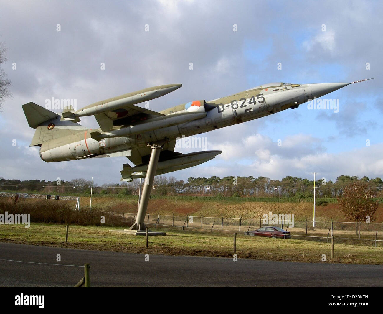 Il Lockheed F-104G Starfighter, parte della Royal Netherlands Air Force, è esposto al Military Aviation Museum di Soesterberg, Paesi Bassi. Conosciuto per la sua velocità e le alte prestazioni, l'F-104G fu una parte vitale della difesa aerea della NATO durante la Guerra fredda, mostrando tecnologie avanzate per l'aviazione militare. Foto Stock