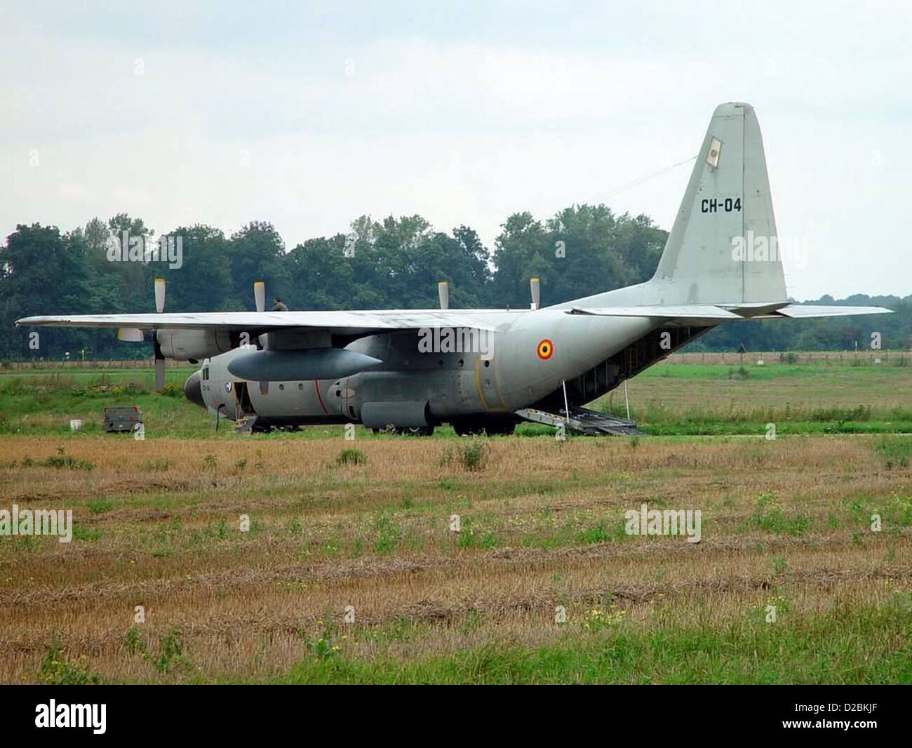 Il Lockheed C-130H Hercules CH-04 dell'aeronautica belga viene visto durante un evento di spotters day presso la base aerea Kleine Brogel in Belgio. Questo versatile velivolo da trasporto militare viene utilizzato per missioni di trasporto merci e truppe. Foto Stock
