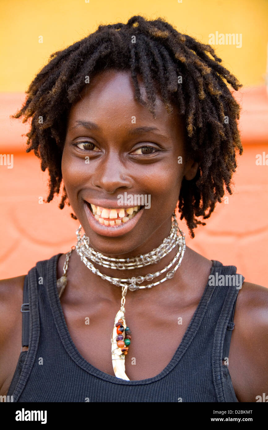 Giamaica, Ocho Rios. Ritratto di una donna giamaicana Foto stock - Alamy