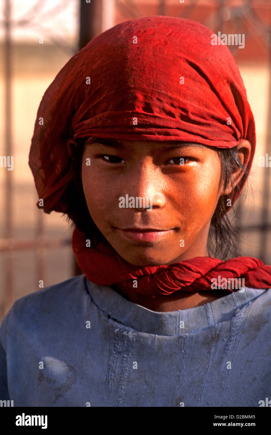 Il Nepal, Katmandu. Ritratto di una ragazza Foto Stock