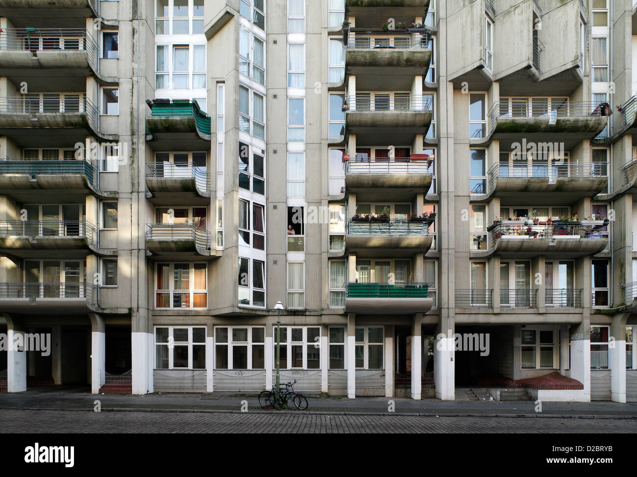 Berlino, Germania, edifici residenziali con insolita facciata design in Wedding Gesundbrunnen Foto Stock