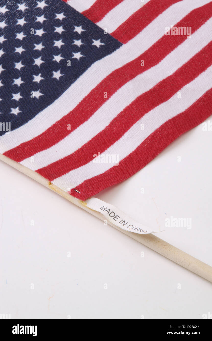 Bandiera americana apposta con 'Made in China' etichetta. Foto Stock