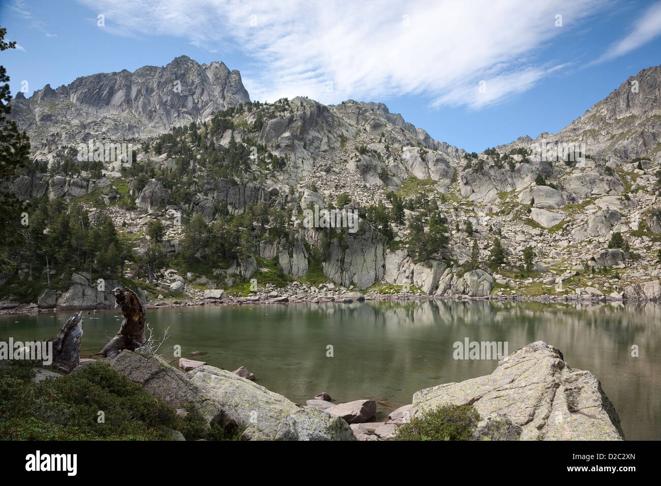 Estany de les Obagues de Ratera lungo il GR 11 trail, Aigüestortes i Estany de Sant Maurici National Park Foto Stock