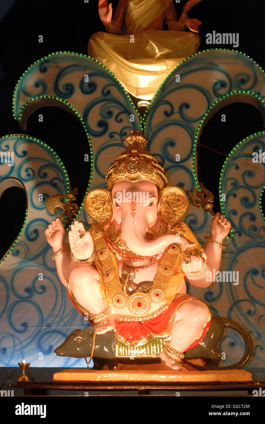 Idolo Signore Ganesh seduto sul suo veicolo Mouse Elephant intitolata dio indù per adorare Ganapati Festival Talim Gurugi ;Terzo in Foto Stock