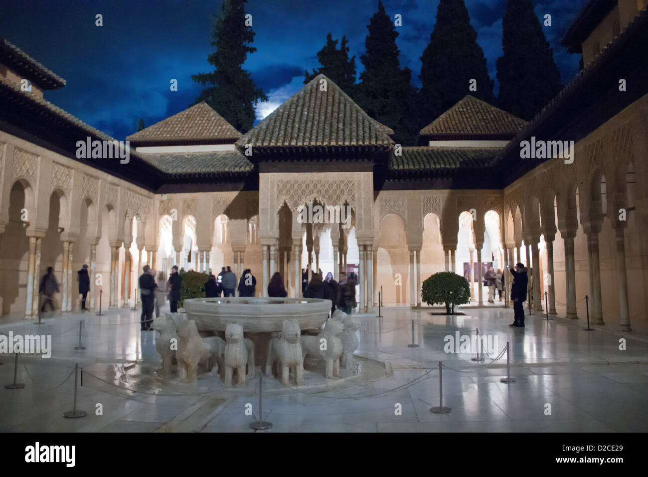 La Corte dei Lions nell'Alhambra Palace (Granada - Spagna) Foto Stock