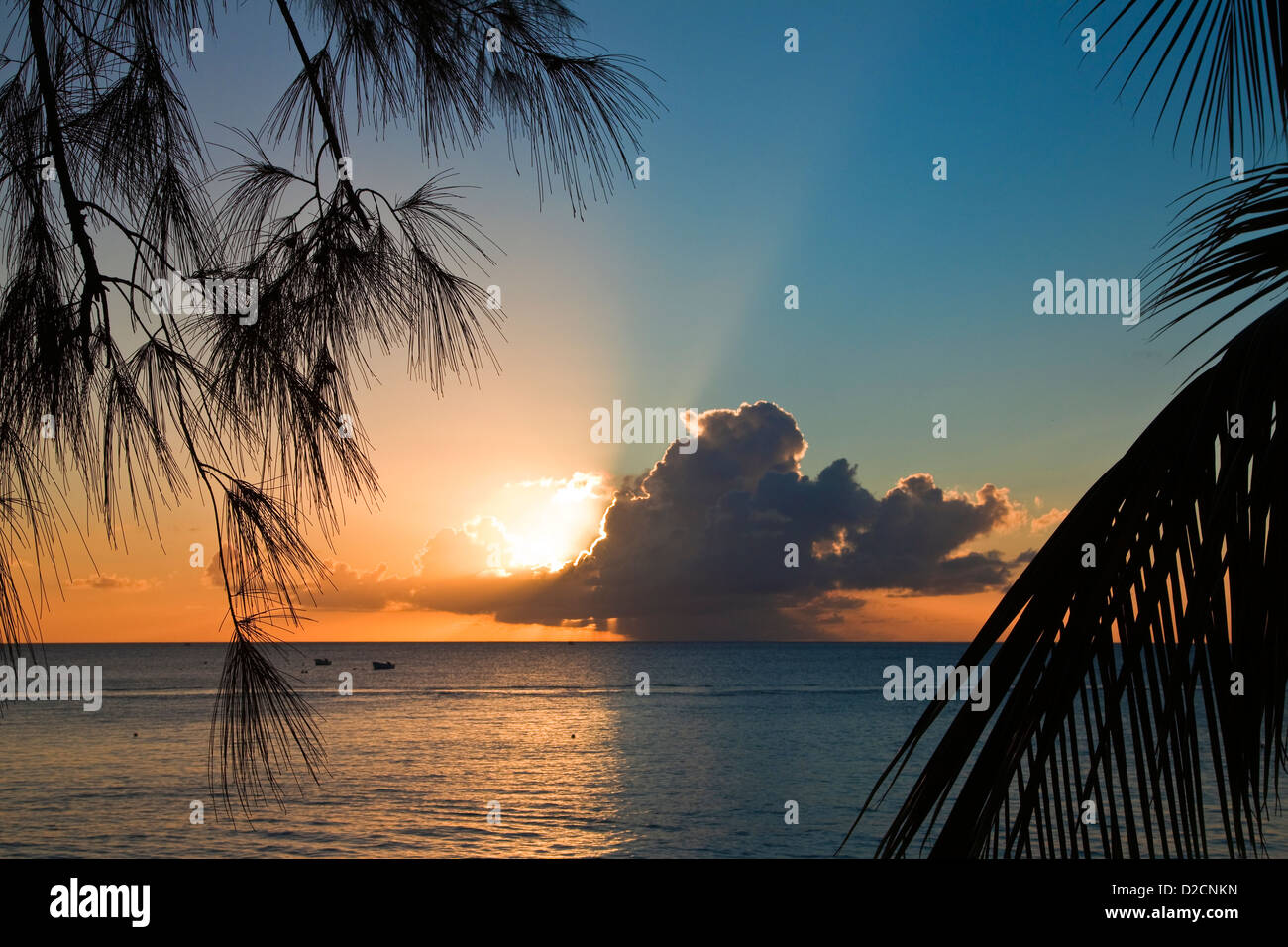 Tramonto a St James, sulla costa ovest di Barbados, dei Caraibi Foto Stock