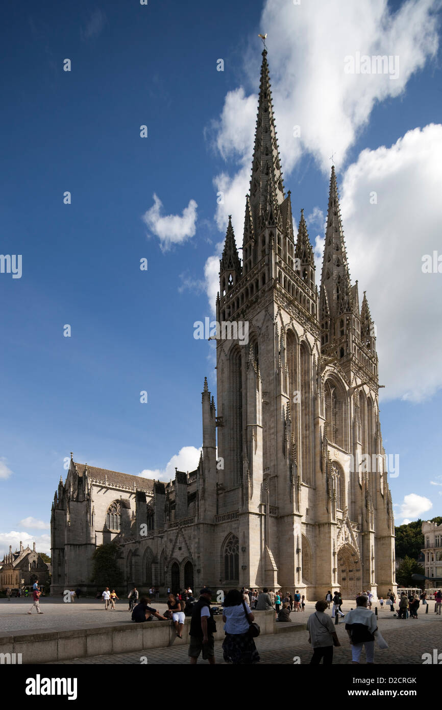 Quimper, Francia, alla Cattedrale di Saint Corentin Foto Stock