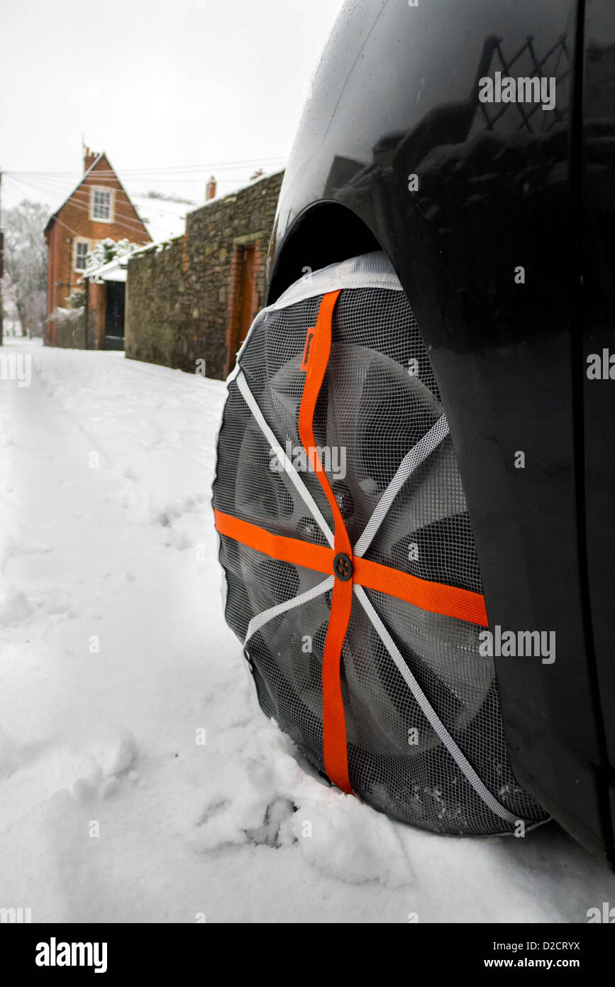 Auto Autosock pneumatico (pneumatico) dispositivo per la guida su neve e ghiaccio Foto Stock