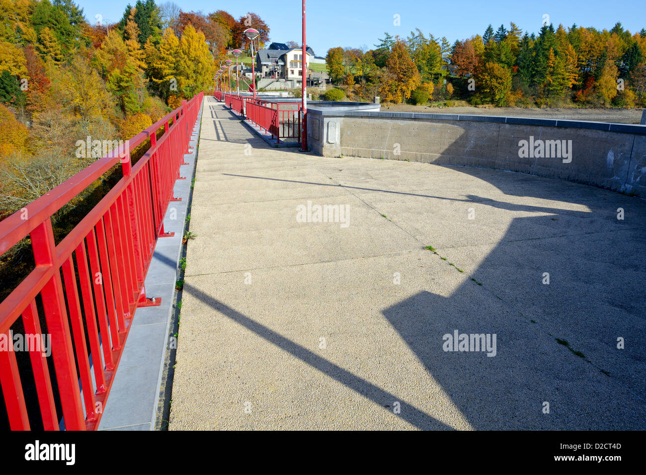 Diga sul lago in Buetgenbach ( Bütgenbach ) Belgio Foto Stock