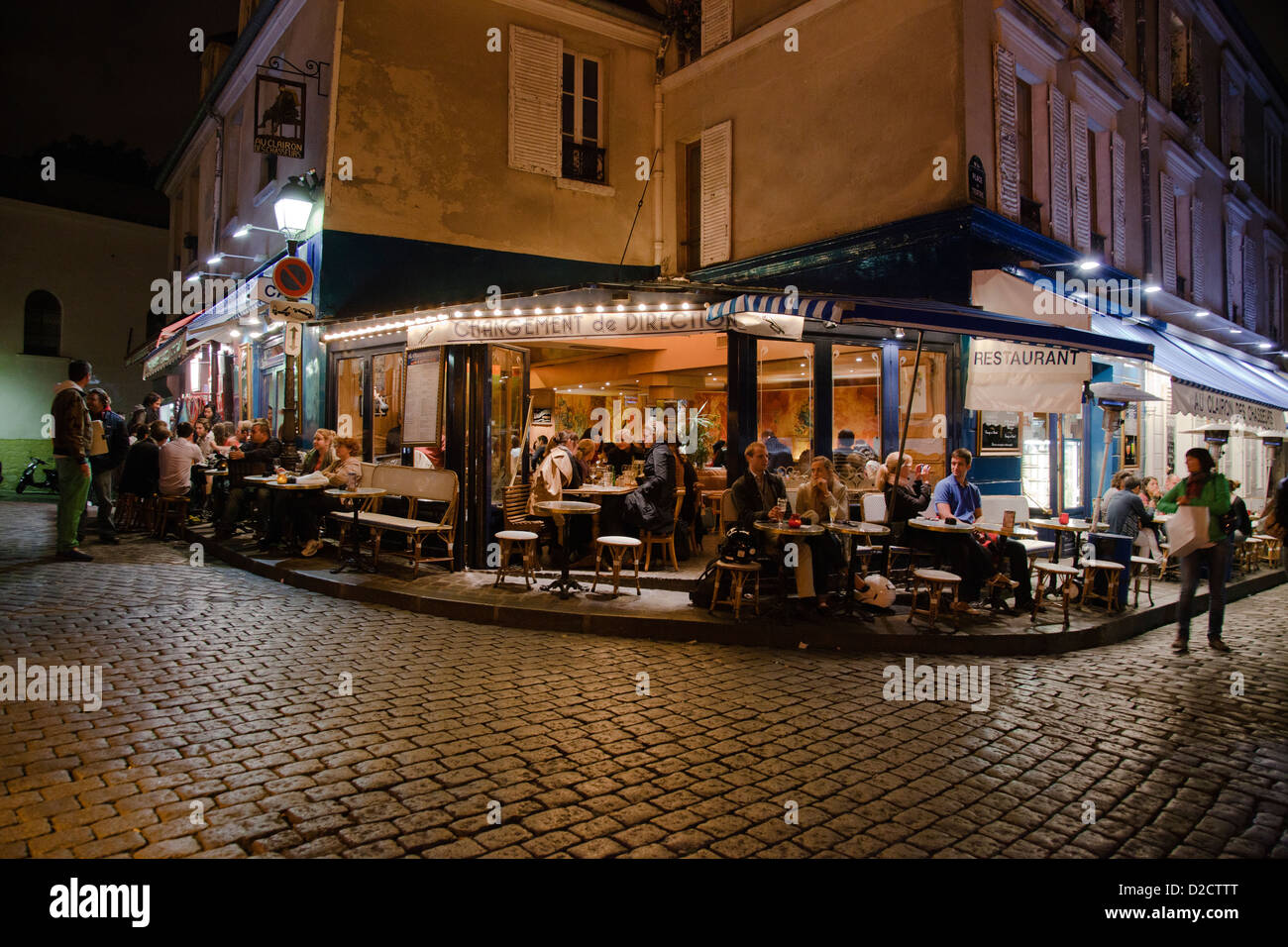 Ristorante Changement de direzione in Montmartre di notte Foto Stock
