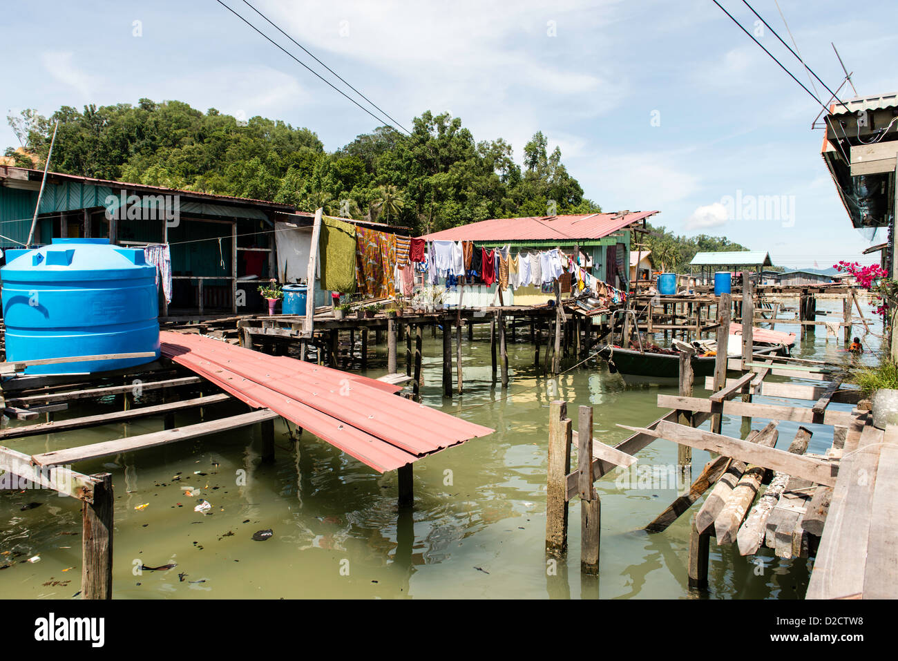Casa Tradizionale su acqua villaggio di pescatori sull'Isola di Gaya Sabah Borneo Malese Foto Stock