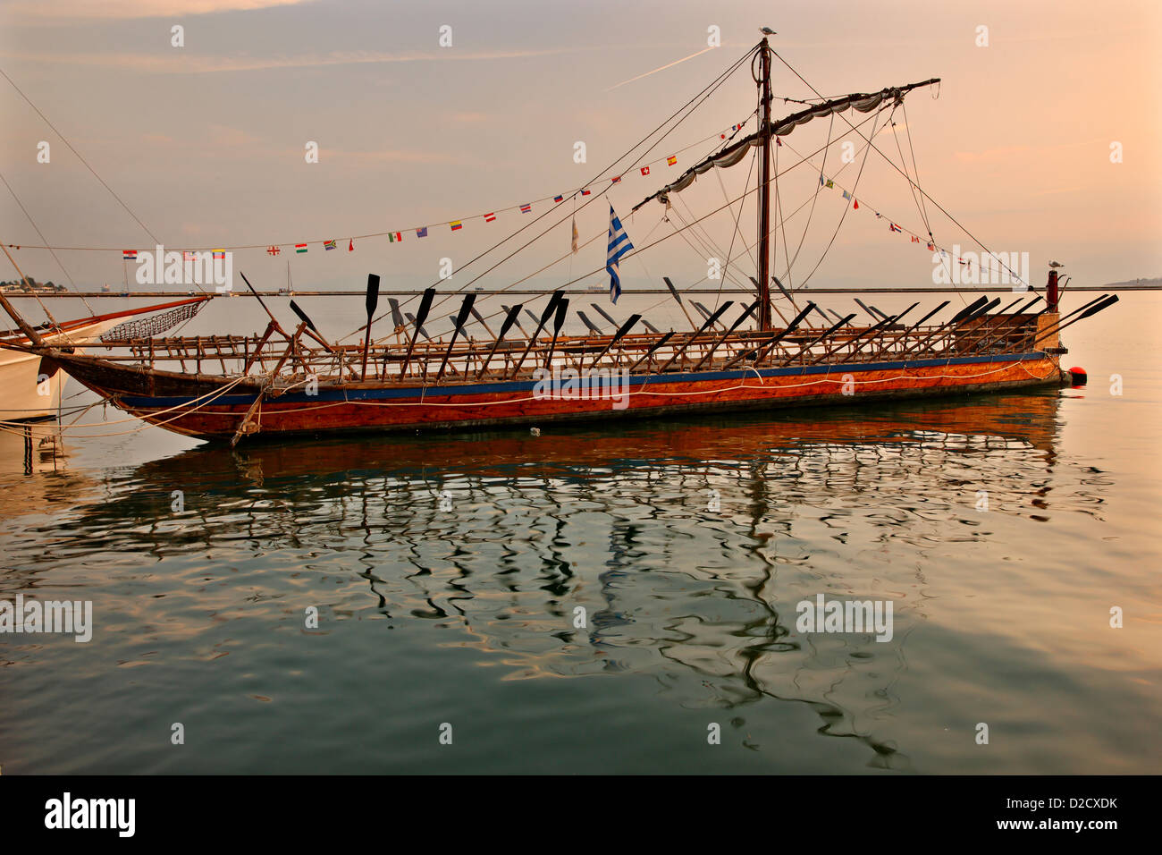 Replica di 'Argo', la mitica nave di Giasone e gli Argonauti presso il Porto di Volos, Magnissias, Tessaglia, Grecia. Foto Stock