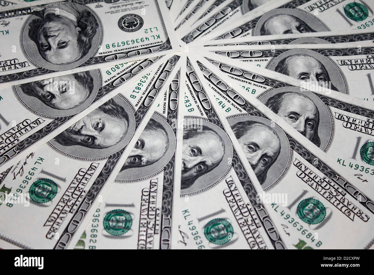 Stati Uniti $ 100 fatture del dollaro diffuso in un cerchio a faccia in su Foto Stock