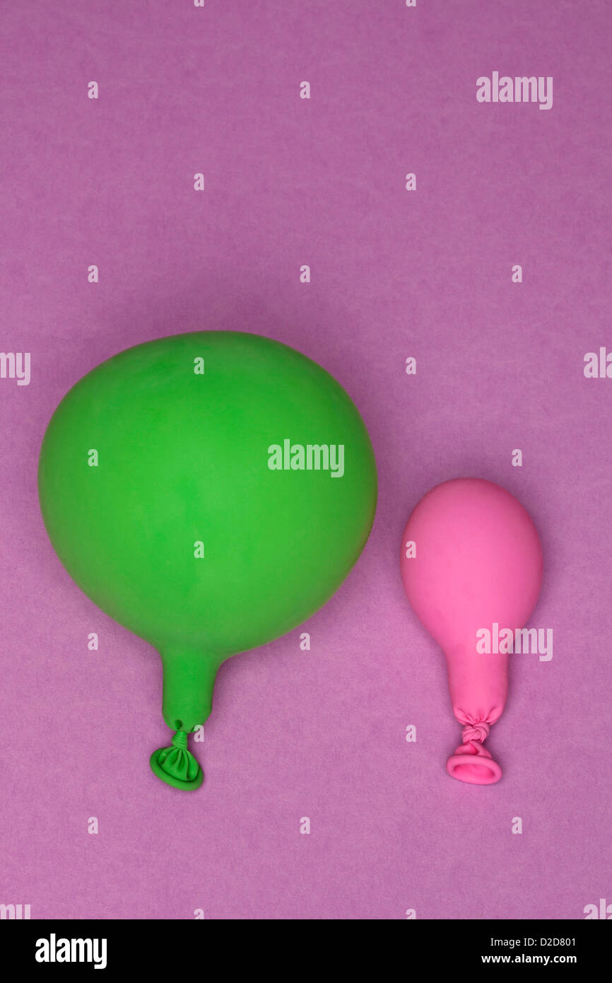 Di colore verde e rosa palloncini Foto Stock