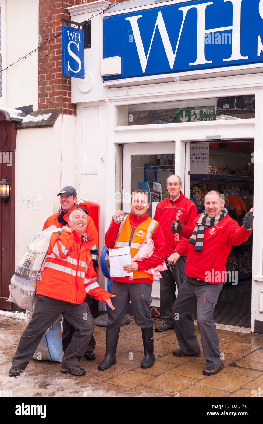 Beccles, Suffolk, Regno Unito. Xxi Gennaio 2013.cinque Royal Mail portalettere cancellazione di mail da un ufficio postale nella neve in Beccles. Foto Stock