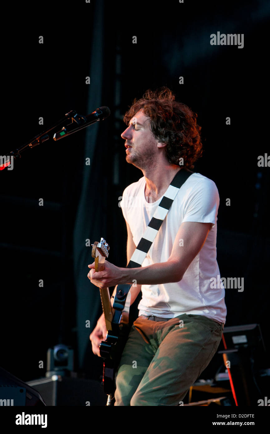 SNOW PATROL, Gary Corpo di Luce avesse sul palco a V Festival, Essex REGNO UNITO Foto Stock