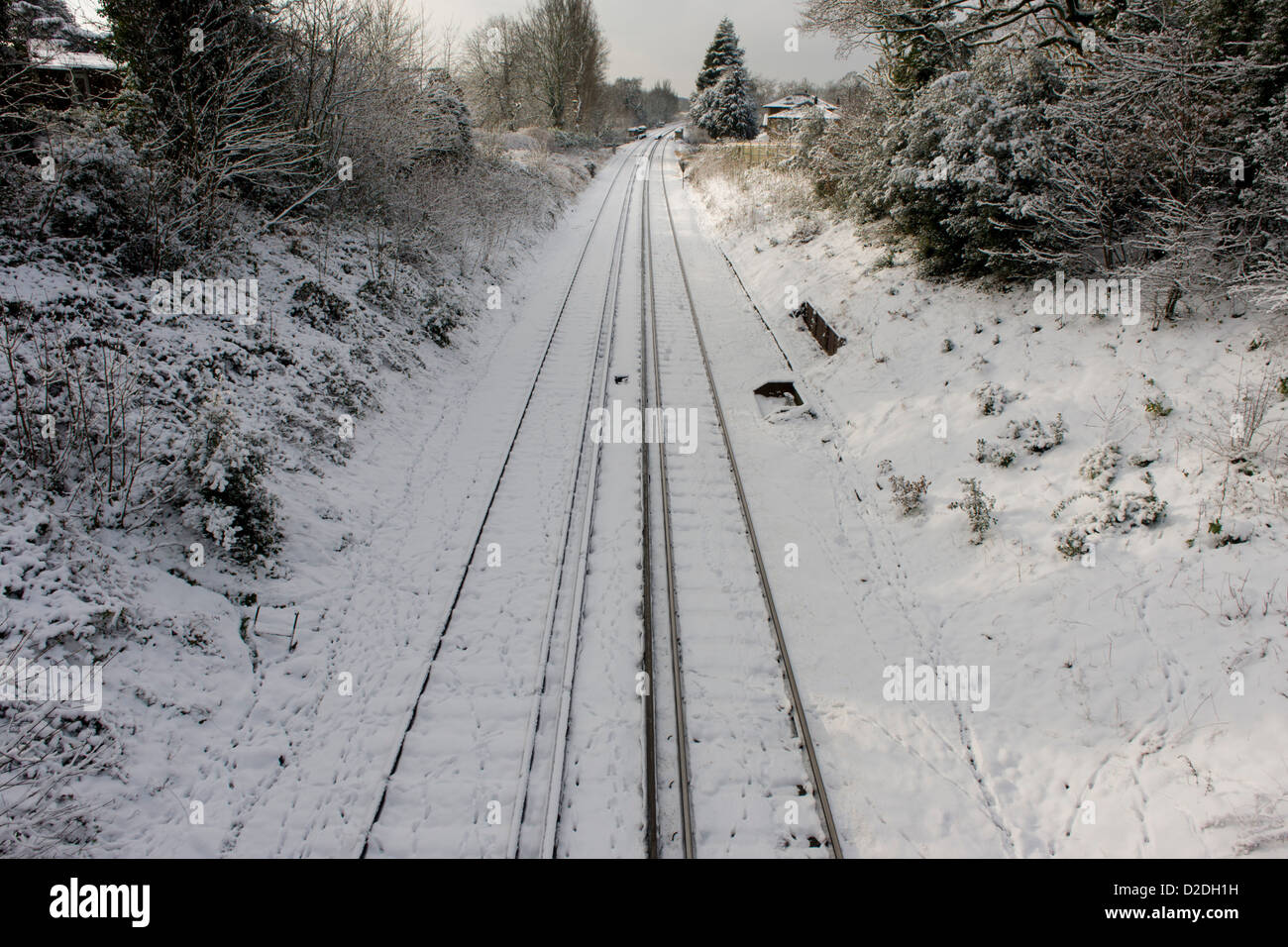 Antenna vuota mid-paesaggio invernale locale di binari ferroviari in Dulwich, a sud di Londra. Foto Stock