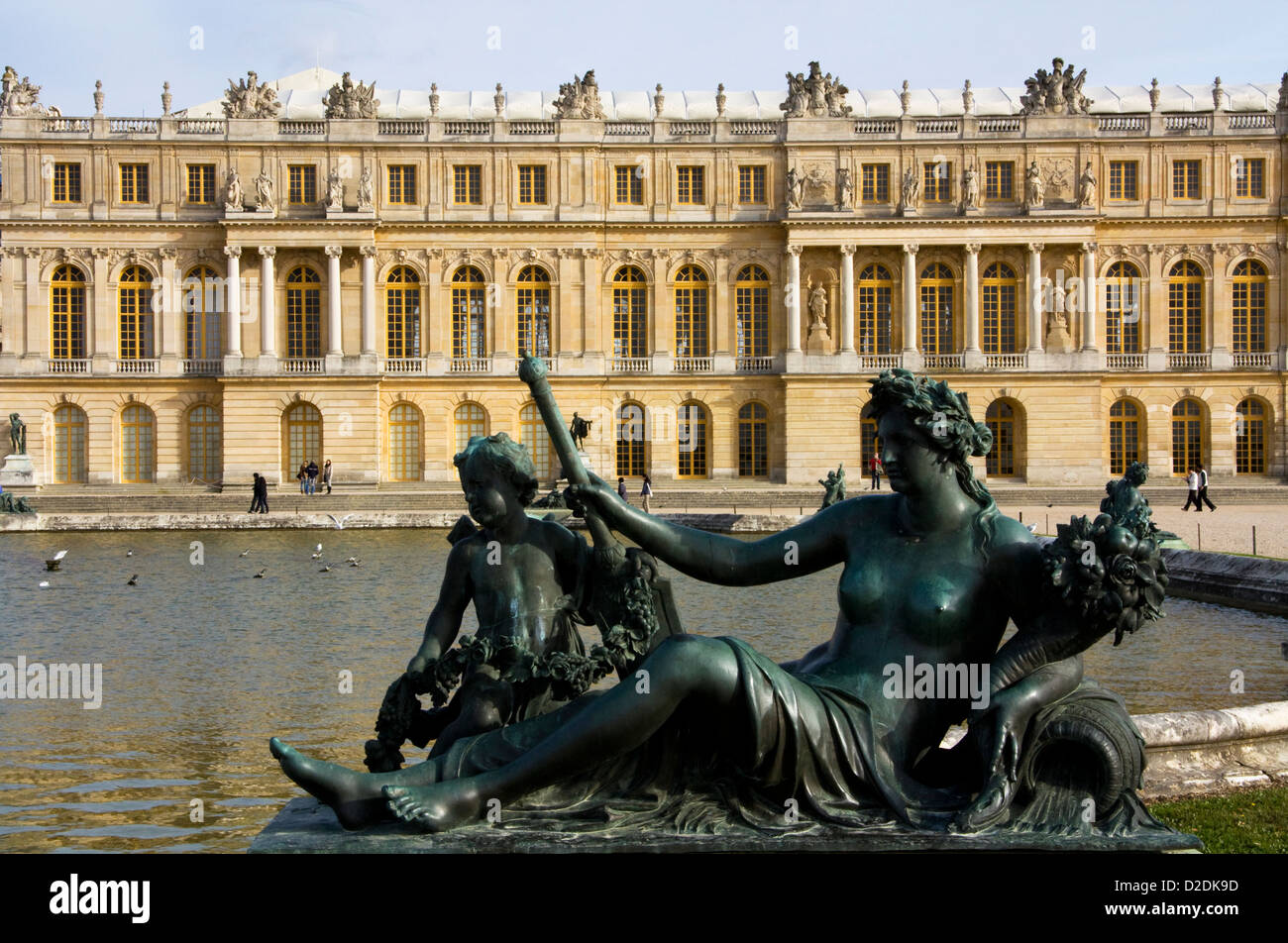 Statua nel giardino del Palazzo di Versailles, Francia Foto Stock