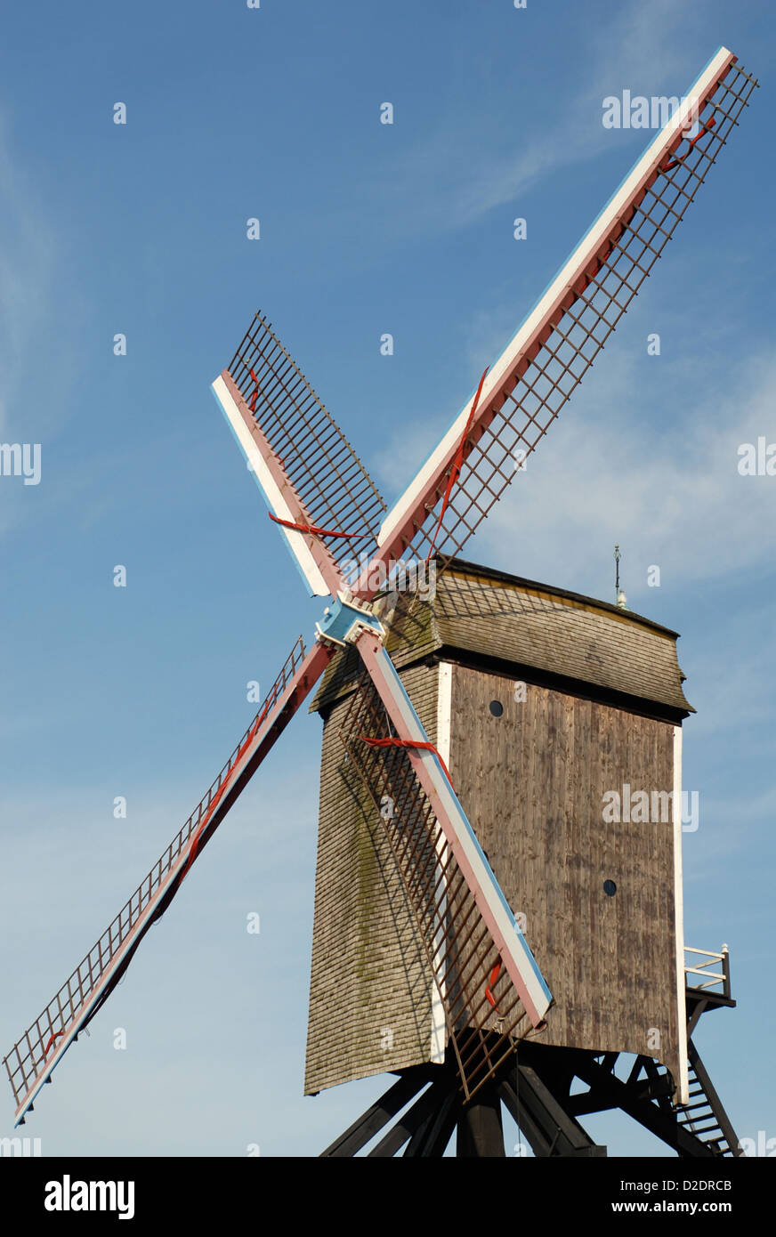 Vecchio mulino a vento in legno in bruges belbium Foto Stock