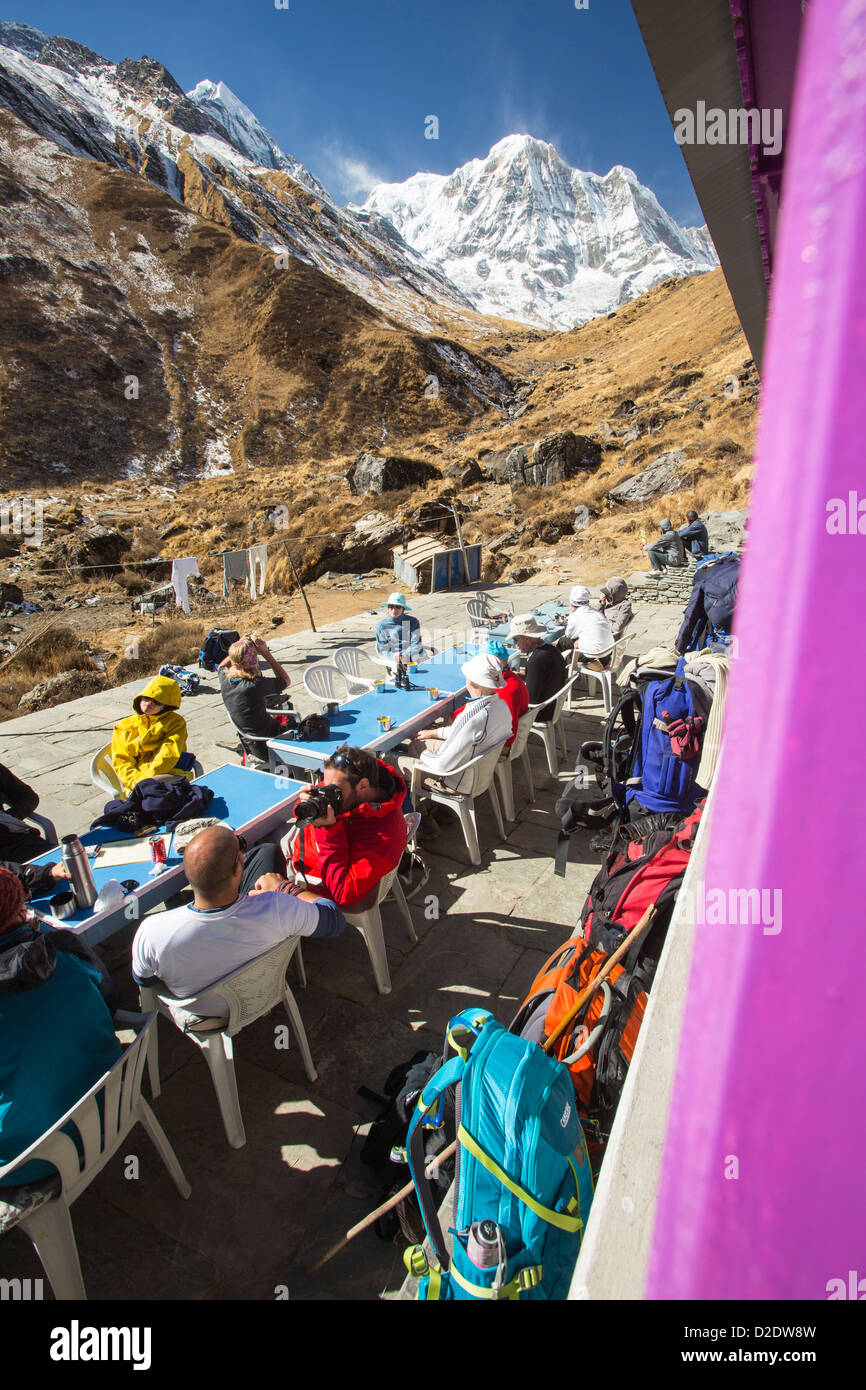 Un tea house lodge sull'Annapurna Base Camp trek al Machapuchare Base Camp, Himalaya, Nepal. Foto Stock