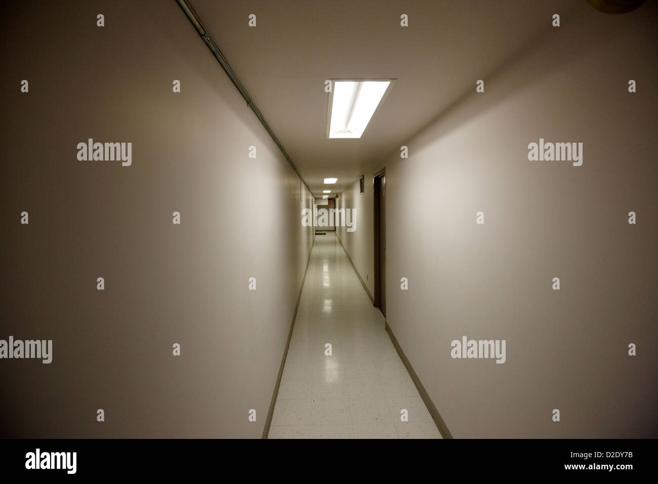 Lungo stretto sottile edificio corridoio canada Foto Stock