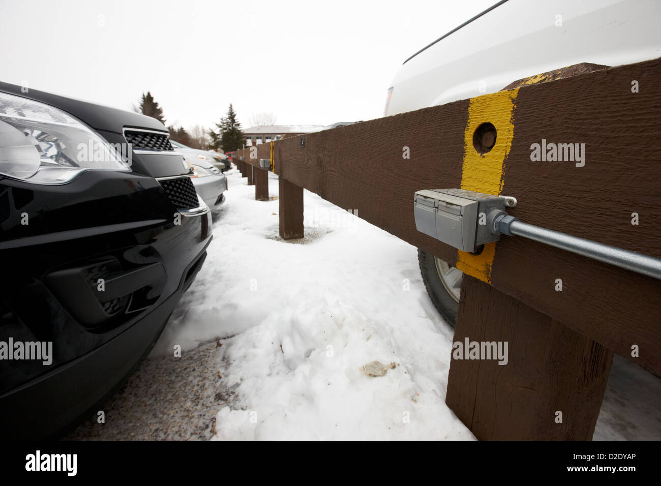 Prese elettriche nel parcheggio esterno per i riscaldatori monoblocco saskatchewan canada Foto Stock
