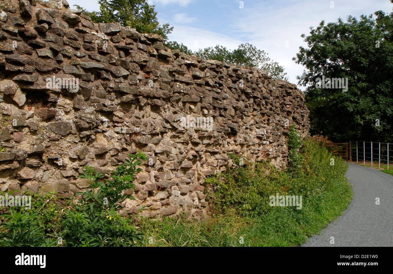 Rimane del legionario romano fort muro a Caerleon (in epoca romana Isca Augusta), vicino a Newport, nel Galles del Sud Foto Stock