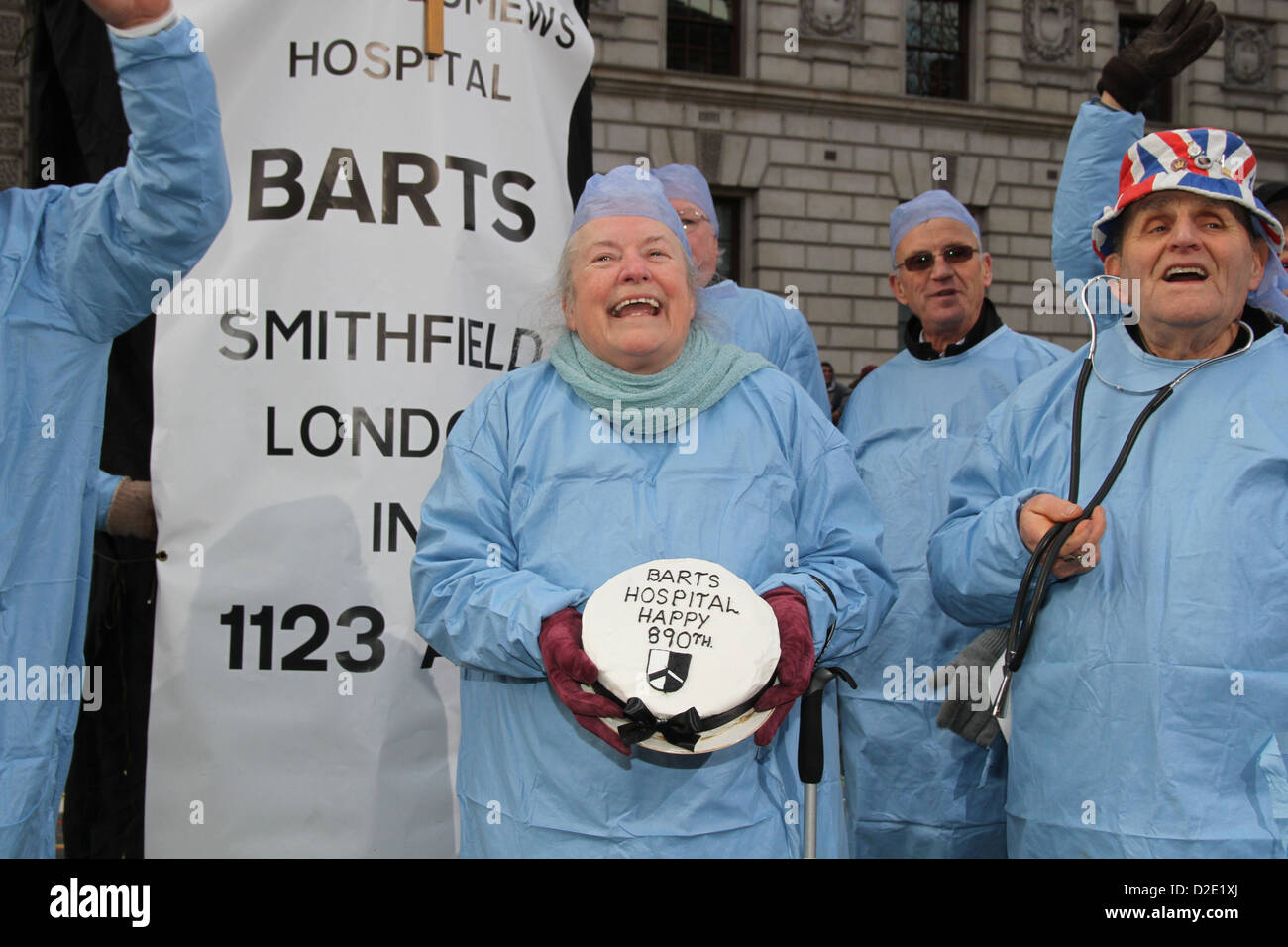 Rahere il Monaco celebra & Araldi Barts Hospital 890th anno al 2013 Sfilata di capodanno a Londra Foto Stock