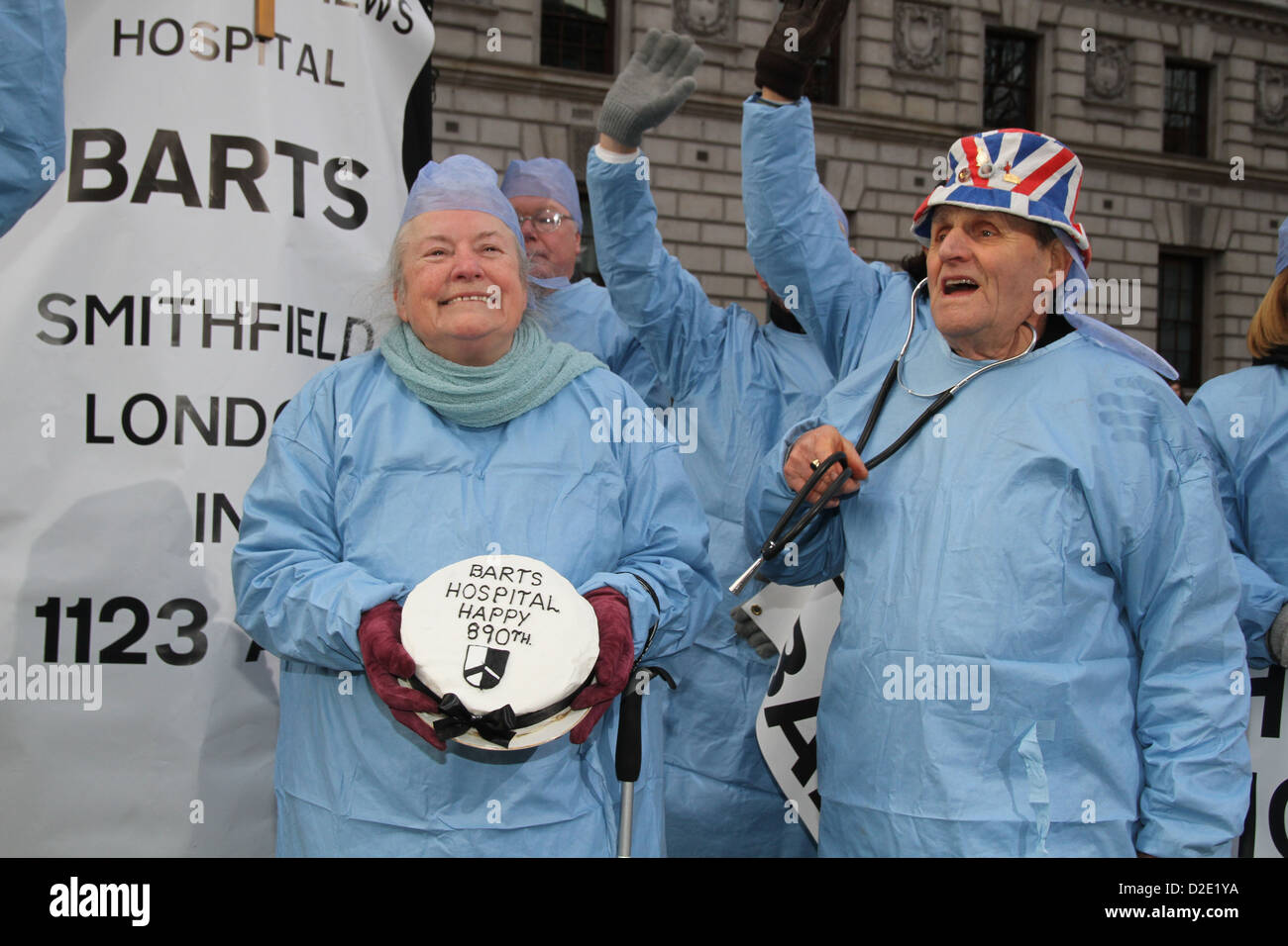 Rahere il Monaco celebra & Araldi Barts Hospital 890th anno al 2013 Sfilata di capodanno a Londra Foto Stock