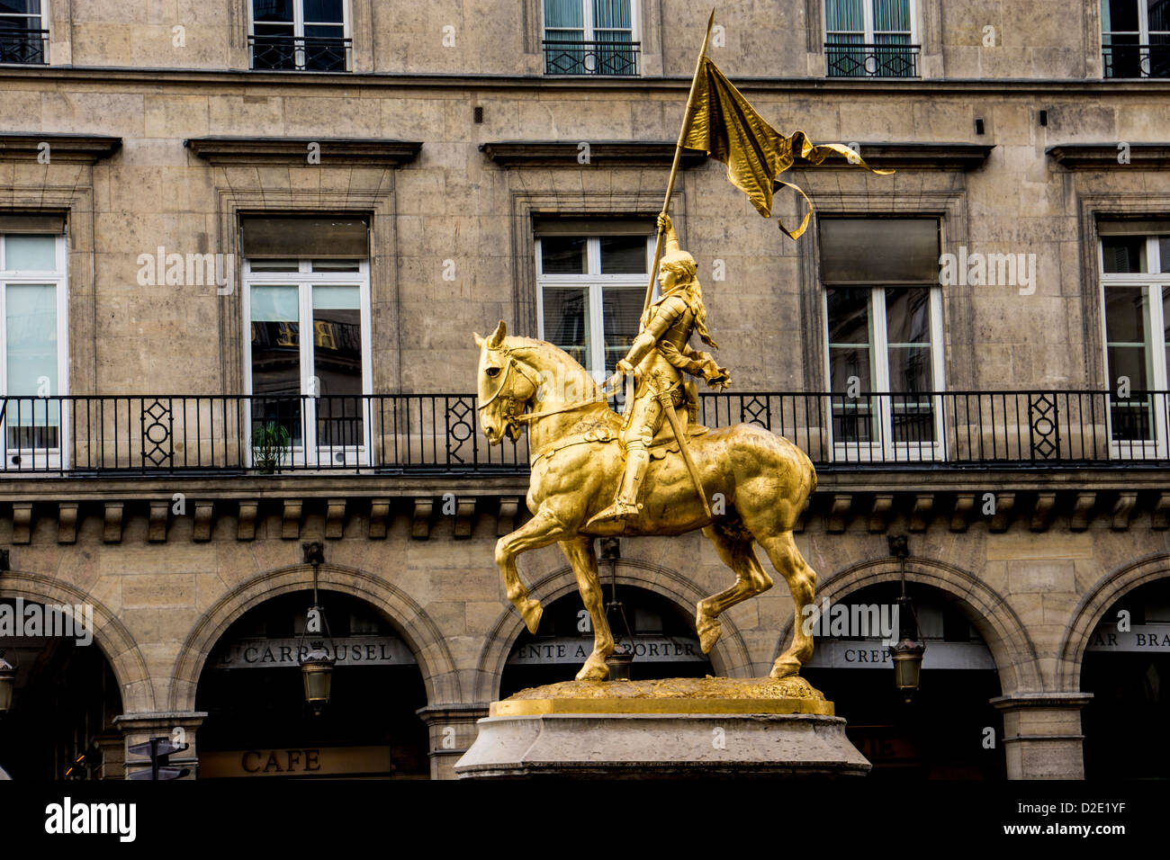 Joan, di Arco, Statua in Parigi Francia fu soprannominata "La cameriera di Orléans" Foto Stock