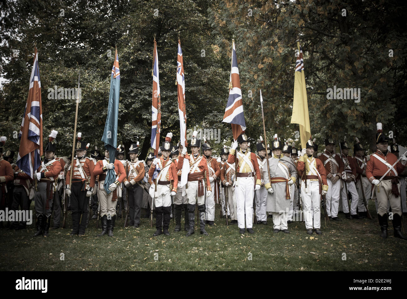 Re-enactors che rappresentano i soldati britannici della guerra del 1812 rievocazione della battaglia di Queenston Heights Foto Stock